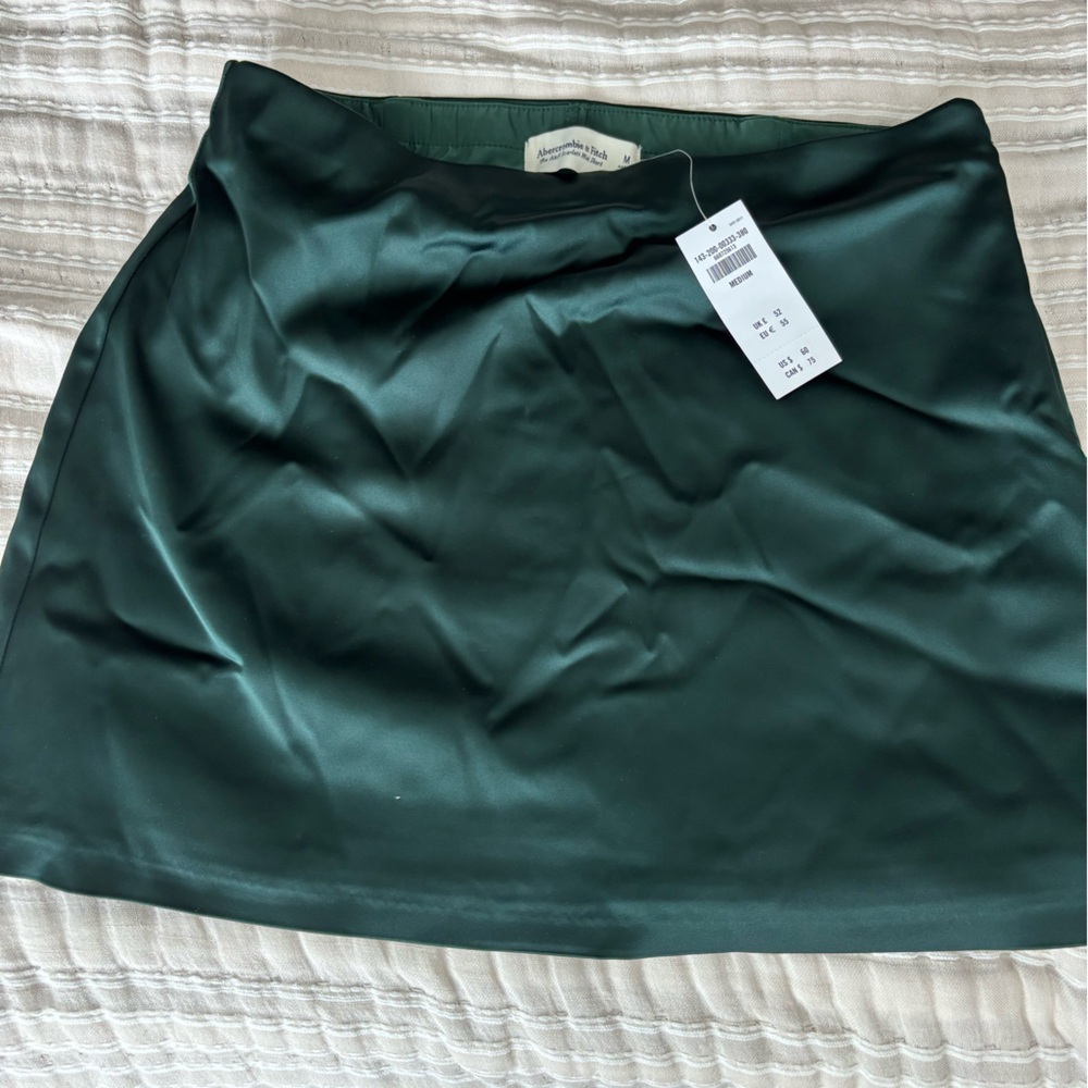 Abercrombie satin green skirt (skort)